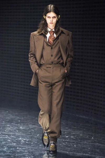 Look 8